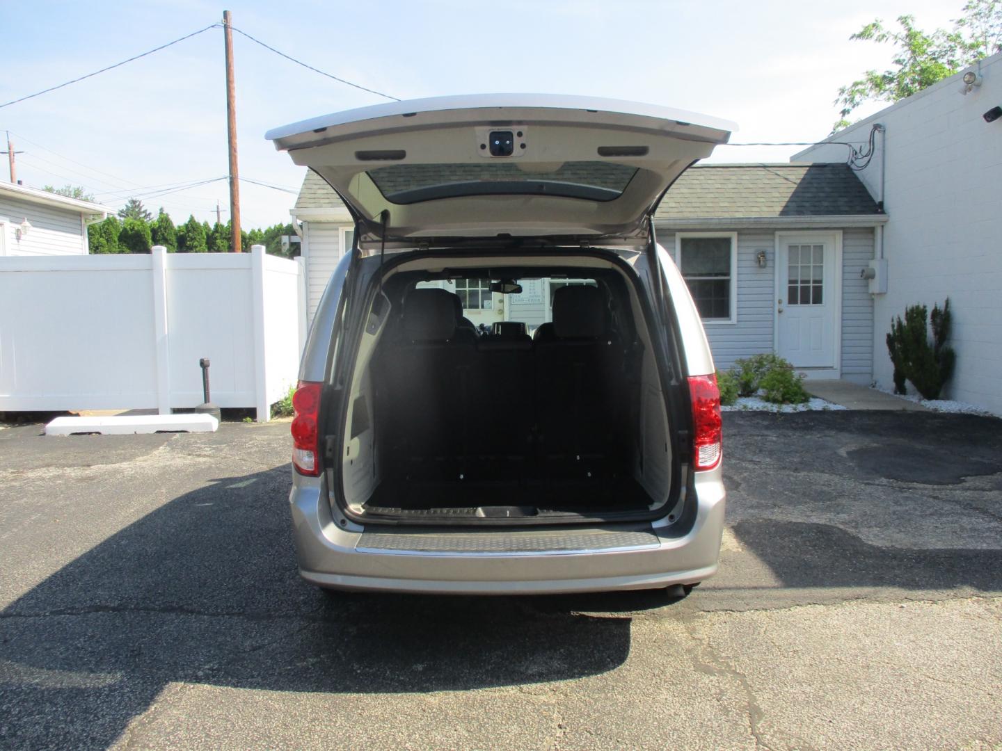 2017 Dodge Grand Caravan (2C4RDGCG5HR) , located at 540a Delsea Drive, Sewell, NJ, 08080, (856) 589-6888, 39.752560, -75.111206 - Photo#28